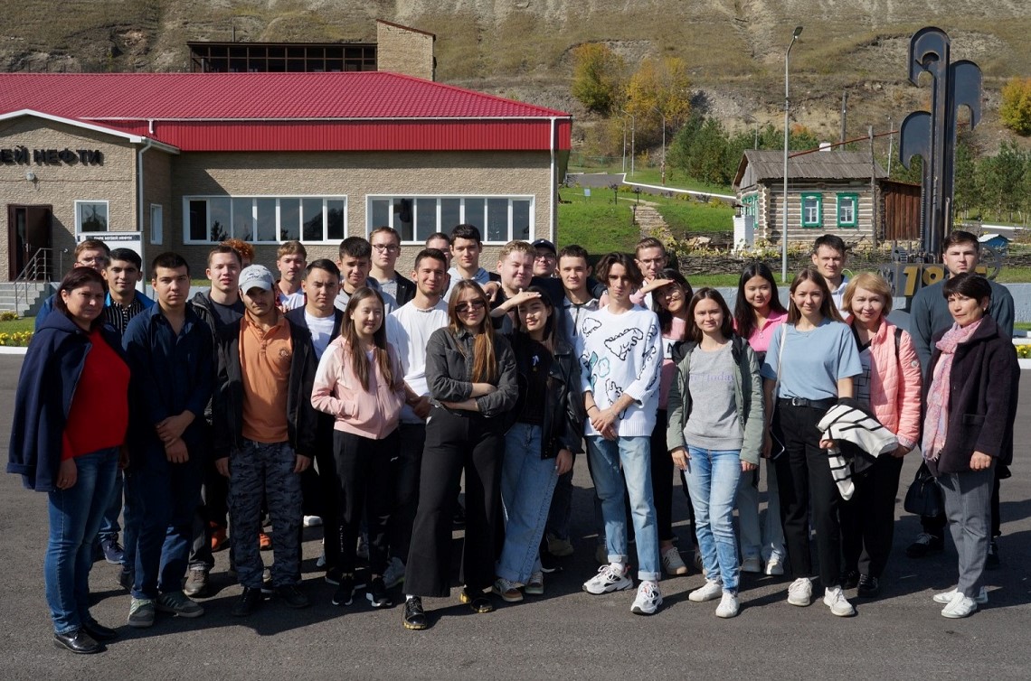 Студенты посетили музей нефти в селе Шугурово