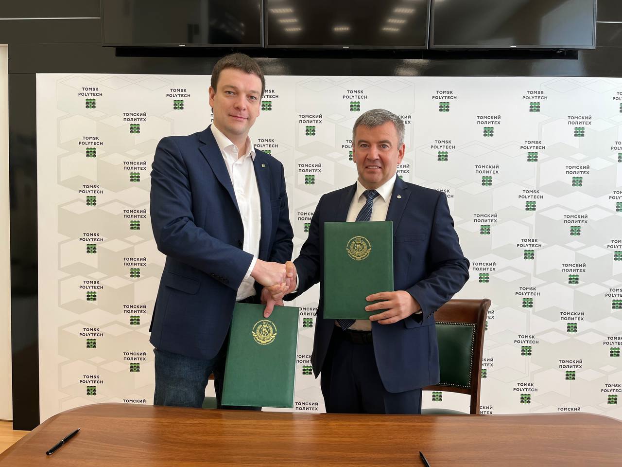 Томский политех и АГНИ подписали соглашение о сотрудничестве